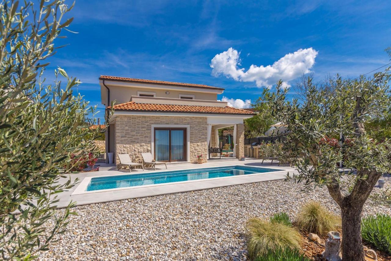 Holiday House Villa Andro Pinezići Exteriör bild